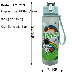 Tasse à eau d'été givrée pour astronaute dessin animé Portable 800ml PC plastique Fitness Gym bouteille corde de transport couvercle rebondissant boisson directe - Product Image 4