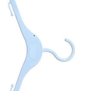 Percha de plástico biodegradable Estilo de ropa de <span class=keywords><strong>Zara</strong></span> Perchas de ropa de plástico reciclado mate negro ecológico - Product Image 3