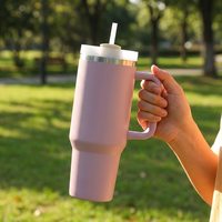 Bouteille de voyage et de voiture personnalisée avec logo, grande capacité 40 oz, couleur personnalisée, sans BPA, avec paille et couvercles 2-en-1