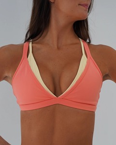 Soutien-gorge de sport pour femme à logo personnalisé, biais contrastant, décolleté en V profond, double couche, avec coussinets amovibles, maintien moyen, haut de yoga - Product Image 1