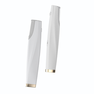 Illuminate & <span class=keywords><strong>Dermaplane</strong></span> Rechargeable Facial Tool Smooth Skin Solution: Dermaplaning sans fil avec lumière - Product Image 1
