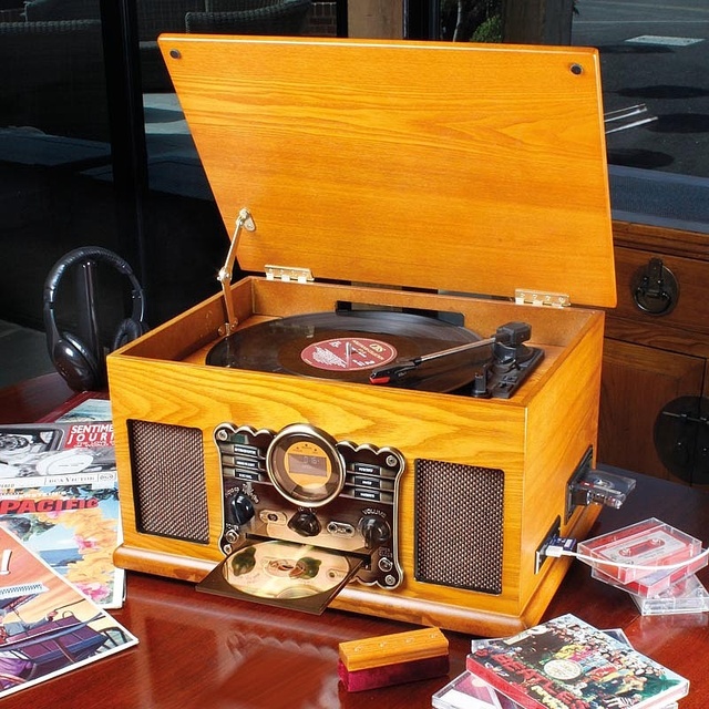 Vintage Hot Sale Multifunctional Turntable Record Player All in One BT FM Radio USB AUX Vinyl Wireless Record Player Audio
