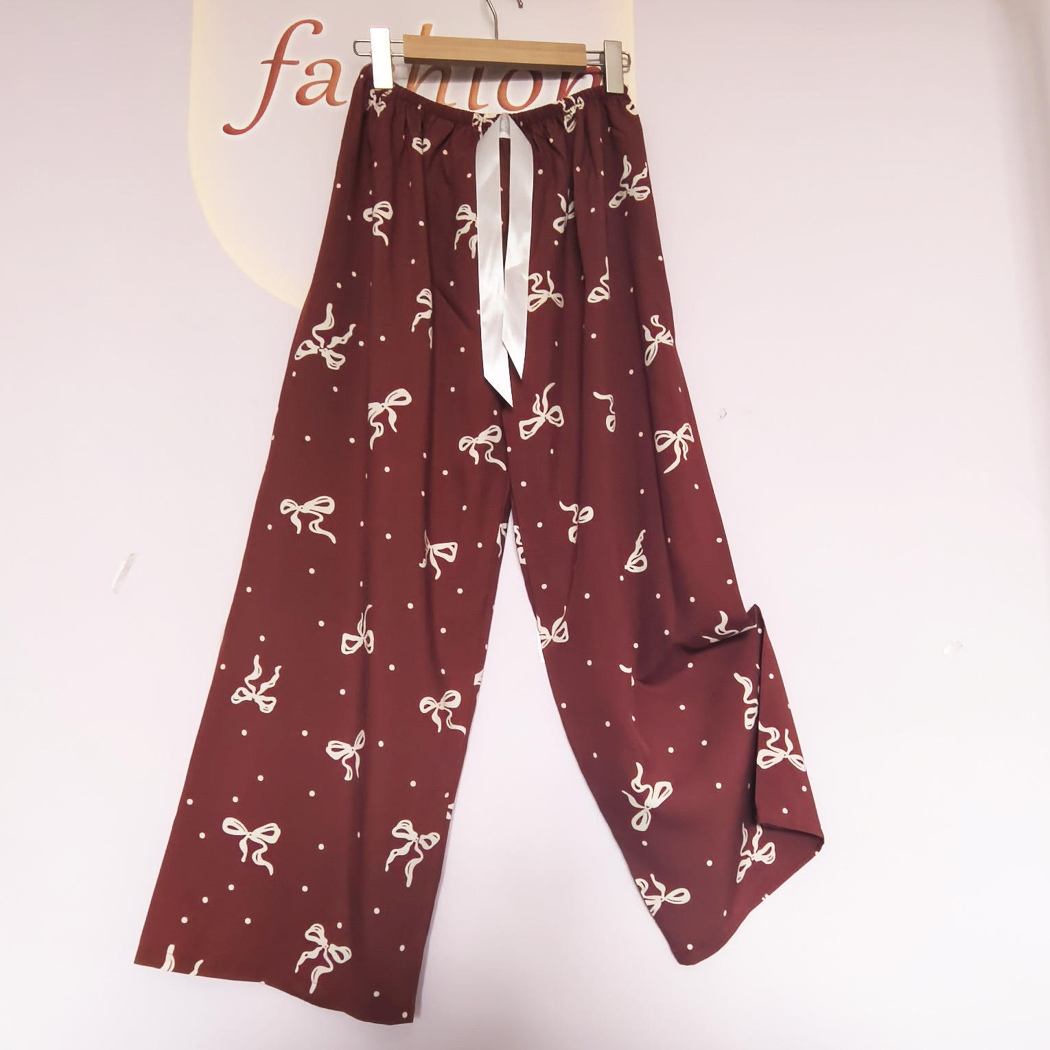 263 fiocco fondo rosso