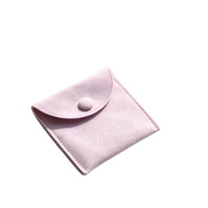 Bolsa de Joyería de Gamuza Color Lavanda Violeta con Logotipo Personalizado, Bolsa para Anillos con Botón de Presión de Tela - Product Image 1
