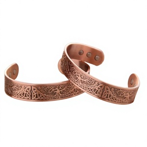 Bracelet manchette ouverte en cuivre à motif floral soleil éclatant, bijou en métal tendance au design exquis - Product Image 1