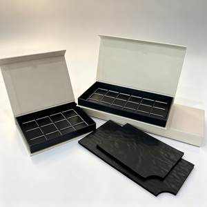 Caja <span class=keywords><strong>de</strong></span> Regalo Magnética Negra Personalizada para Chocolate y Sushi con Ventana, 25 Compartimentos con Separador Dorado, Cartón Rígido <span class=keywords><strong>de</strong></span> Lujo, Materiales Reciclados - Product Image 3