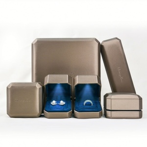 Caja de Joyería de Lujo de PU Personalizada con LED y Embalaje para el Día de San Valentín 2025, 28x20x10cm, OEM/ODM Disponible - Product Image 4