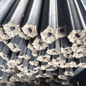 Charbon de bois en briquettes de sciure de bois dur du fournisseur vietnamien, haute teneur en carbone, faible teneur en cendres, combustible sans fumée pour barbecue, combustion de 6 heures - Product Image 1