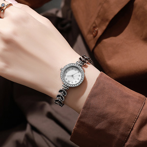 <span class=keywords><strong>Orologio</strong></span> da <span class=keywords><strong>donna</strong></span> Mermaid <span class=keywords><strong>orologio</strong></span> da polso da <span class=keywords><strong>donna</strong></span> <span class=keywords><strong>orologio</strong></span> da polso elegante con diamanti di lusso <span class=keywords><strong>orologio</strong></span> da <span class=keywords><strong>donna</strong></span> <span class=keywords><strong>regalo</strong></span> <span class=keywords><strong>per</strong></span> le feste - Product Image 5