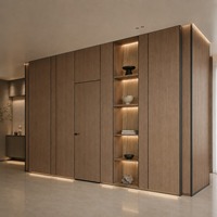 Système de panneaux muraux décoratifs sur mesure avec éclairage intégré, panneaux pleine hauteur et finition sur mesure