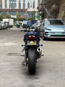 Yamaha <span class=keywords><strong>FZ1</strong></span> 1000cc Moto Naked a Quattro Cilindri in Linea Blu con Forcella Anteriore Dorata e Cerchi Dorati - Product Image 3