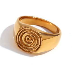 Bague signet gravée avec empreinte digitale, plaquée or PVD, bijoux en acier inoxydable imperméable, bijoux pour femmes - Product Image 4