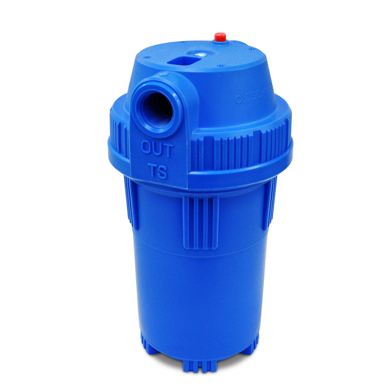 Botella azul con tapón azul.
