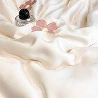 Couette d'été rafraîchissante brodée à motifs floraux 100 % polyester personnalisable légère et respirante pour un sommeil profond