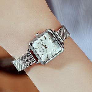 Reloj cuadrado pequeño para mujer, sencillo, elegante, moderno y casual, un modelo superventas. - Product Image 4