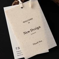 Étiquettes de vêtements en coton et lin personnalisées avec cordes suspendues imprimées avec des cordes de logos sur du papier gaufré typographique en carton