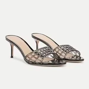 Sandali con <span class=keywords><strong>tacco</strong></span> <span class=keywords><strong>basso</strong></span> in gelatina nera di alta qualità a punta aperta in Mesh intrecciato con gelatina vuota da donna trasparente alla moda tacchi alti - Product Image 1