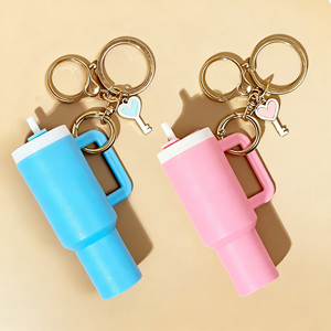 Stanley Kawaii cup <span class=keywords><strong>Keychain</strong></span> Mặt dây chuyền Trọng lượng nhẹ <span class=keywords><strong>PVC</strong></span> điện thoại Pouch Túi xách chai nước phụ kiện với UV in thiết kế - Product Image 4