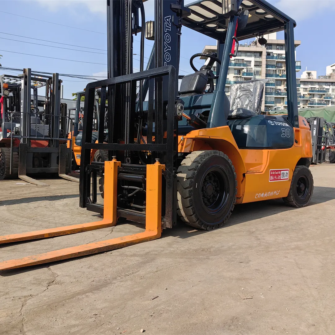 سيارات تويوتا 3ton رافعة شوكية FD30 ، رفع شاحنة 3 طن ، اليابان الأصلي 3ton 5ton forklift