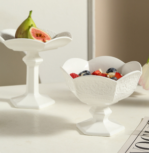 Juego de plato de postre de cerámica blanca con relieve y tazón de helado con pedestal, diseño floral vintage en relieve para hotel, restaurante, boda, venta al por mayor - Product Image 5