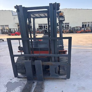 Montacargas Diésel Usado de 3T con Mástil de Tres Etapas, Neumáticos Neumáticos, Operación con Asiento, para Interiores, Plantas de Fabricación - Product Image 5
