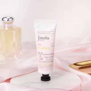 JMELLA FRANCE LIME BASIL PERFUME HAND CREAM ครีมทามือสูตรให้ความชุ่มชื้น ซึมซาบเร็ว ไม่เหนียวเหนอะหนะ สำหรับมือที่เหนื่อยล้า ปราศจากพาราเบนจากธรรมชาติ - Product Image 6