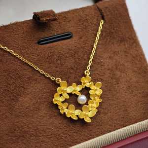 Collar con Colgante Minimalista en Forma de Flor, Chapado en Oro sobre Plata 925, con Perla Natural de Agua Dulce, Unisex, para Uso Diario, Bodas y Fiestas, de UM Jewelry - Product Image 3