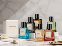 Flacon de parfum carré en verre de 30 ml, simple et élégant, avec pompe pulvérisatrice, coloré et transparent, en stock en usine