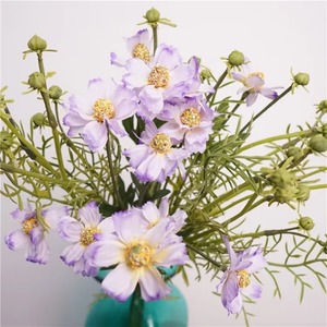 Bouquet de marguerites en soie à 4 branches de haute qualité pour la décoration de mariage et de la maison - Product Image 1
