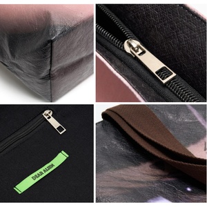 Sac fourre-tout haut de gamme en toile laminée avec motif fille africaine, sac à bandoulière imperméable pour femme avec logo imprimé - Product Image 4