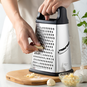 Outil de cuisine professionnel multifonctionnel, trancheuse <span class=keywords><strong>à</strong></span> <span class=keywords><strong>fromage</strong></span> manuelle, <span class=keywords><strong>râpe</strong></span> <span class=keywords><strong>à</strong></span> légumes en acier inoxydable <span class=keywords><strong>à</strong></span> 4 faces avec boîte de rangement - Product Image 3