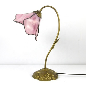 Lampes de table LongHuiJing de style Tiffany antique, en verre teinté, faites à la main, abat-jour en pétales roses, lampes sur mesure - Product Image 2