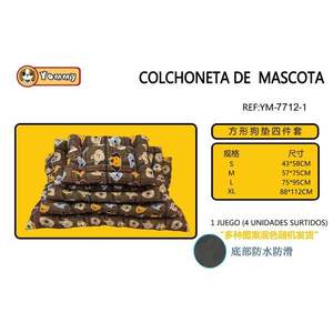 Set di Quattro Tappetini per Cani con Fondo Antiscivolo Quadrato e Motivo, Eleganti Lettini per Animali Domestici - Product Image 1