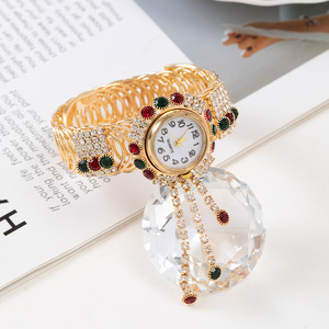 Montre-bracelet à quartz créative en alliage pour femme avec pampilles, style mode - Product Image 2