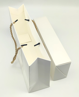 Sac cadeau en papier de carton de luxe avec logo imprimé personnalisé en gros direct usine sac à provisions en papier d'emballage de vêtements avec poignée
