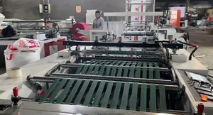 Machine <span class=keywords><strong>de</strong></span> fabrication automatique <span class=keywords><strong>de</strong></span> sacs multifonctionnelle avec poignée souple en film plastique, patch, poinçonnage et découpe - Product Image 2