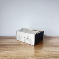 Elegante Caja de Cartón con Acabado Mate y Logotipo Vintage para Barras de Chocolate Artesanal y Ocasiones de Regalos Gourmet