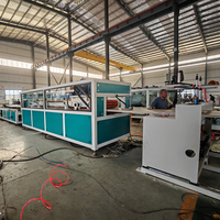 Lini Produksi Panel Dinding PVC Berongga Lini Ekstrusi Panel Dinding PVC untuk Interior Villa Mesin Pembuat Panel Dinding PVC