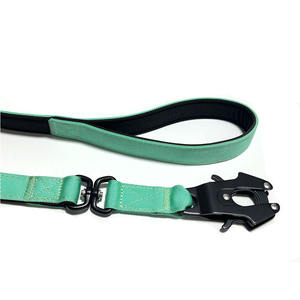 Correa Táctica para Perro con Clip de Aluminio, Acolchado de Neopreno y Cinta de Nailon Suave Premium Personalizada con Logotipo - Product Image 2