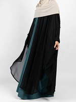 Robe en mousseline d'ombre noire, élégance en dentelle, texture légèrement soyeuse, abaya ou jilbab en mousseline, châle
