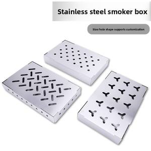 Tube à fumée universel en acier inoxydable pour barbecue au gaz ou au <span class=keywords><strong>charbon</strong></span> <span class=keywords><strong>de</strong></span> <span class=keywords><strong>bois</strong></span>, ajoute une saveur fumée grâce aux copeaux <span class=keywords><strong>de</strong></span> <span class=keywords><strong>bois</strong></span>, avec couvercle à charnières - Product Image 3