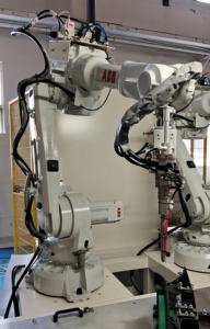 Nueva Máquina de Soldadura Ultrasónica Automática de Doble Brazo Robótico de 35KHz con Accionamiento Neumático/Servo para Paneles de Moldura de Pilares de Automóviles - Product Image 5