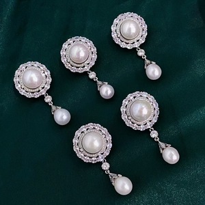 Grande broche de fleur de poitrine à la mode en perle d'eau douce blanche de 11-12 mm, perle en forme de goutte d'eau de 8-9 mm pour vêtements - Product Image 2