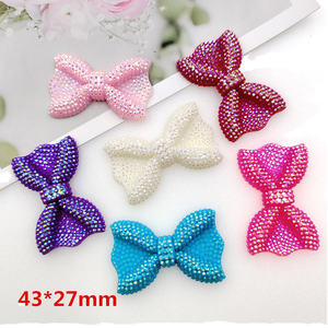 Breloques en résine DIY brillantes couleur AB, motifs rose moyen, rouge et blanc, avec nœud, pour accessoires de coque de téléphone de Noël, décorations à dos plat 43*27mm, tendance - Product Image 1