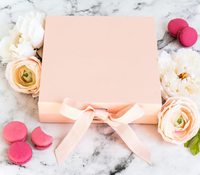 Emballage pour vêtements en carton rigide recyclable personnalisé avec boîte à ruban doré