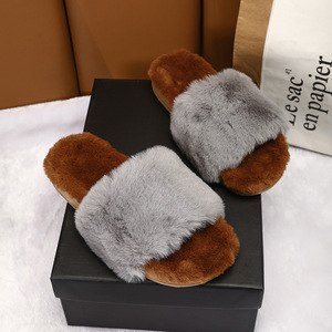 Pantoufles en fausse fourrure pour femmes, chaussures d'intérieur chaudes à semelle épaisse, à une sangle, couleur unie, à enfiler, confortables, décontractées, pour l'hiver - Product Image 2