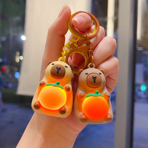 BoTu Creative Luminous Capybara Schlüssel bund Anime Beleuchtung im Dunkeln Spielzeug für Tasche Dekor <span class=keywords><strong>Kawaii</strong></span> Cute Mini Doll Anhänger Weihnachts geschenke - Product Image 2