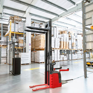 Apilador eléctrico de alto alcance para exportación | Capacidad 2T | Altura máxima de 3m | Garantía de 1 año - Product Image 2