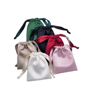 Pochette à Bijoux en Satin Rose Personnalisée avec Logo, Idéale pour Boucles d'Oreilles, Emballage Cadeau et Rangement pour Mariage (Vente en Gros) - Product Image 1