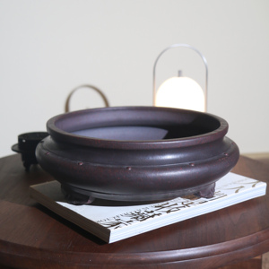 Maceta Redonda de Arcilla Púrpura con Borde en Forma de Tambor y Abertura Contraída, Estilo Chino Clásico Antiguo, para Escritorio o Interior, Tipo Moneda - Product Image 1